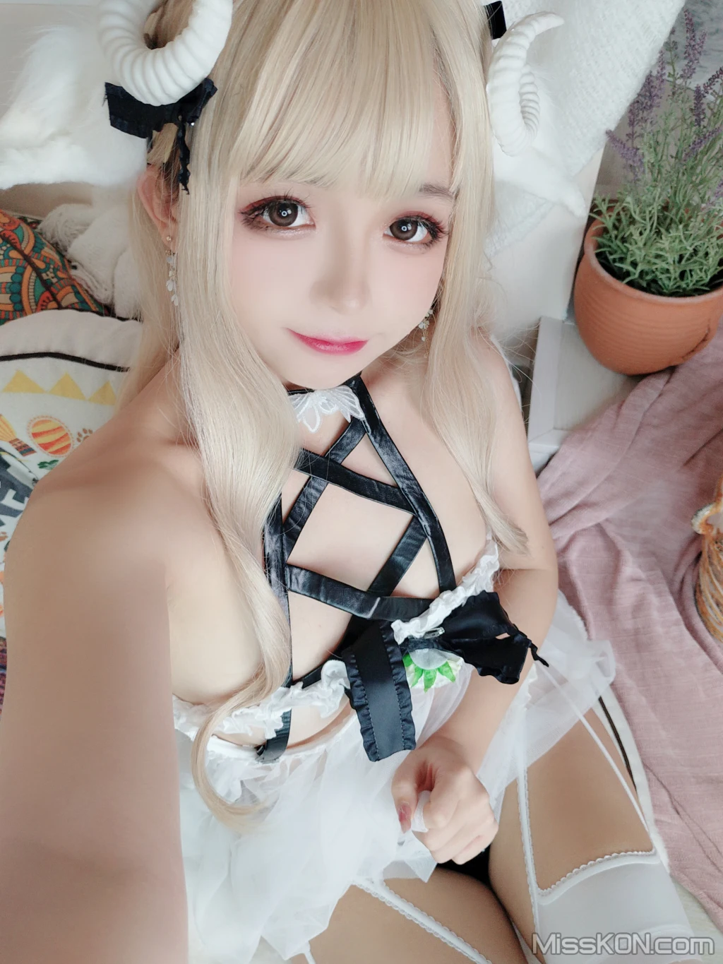 Coser@日奈娇: 白小绵羊 (70 ảnh)