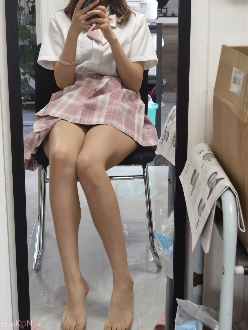 Coser@项上齿痕: 清纯小妹妹彻底被调教成下贱小母狗 一线天馒头穴 (50 photos )