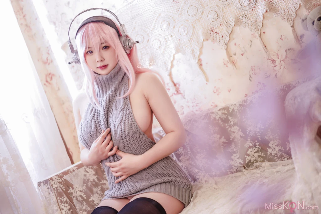 Coser@皮皮奶可可爱了啦: 超级索尼子 露背毛衣 (25 photos)