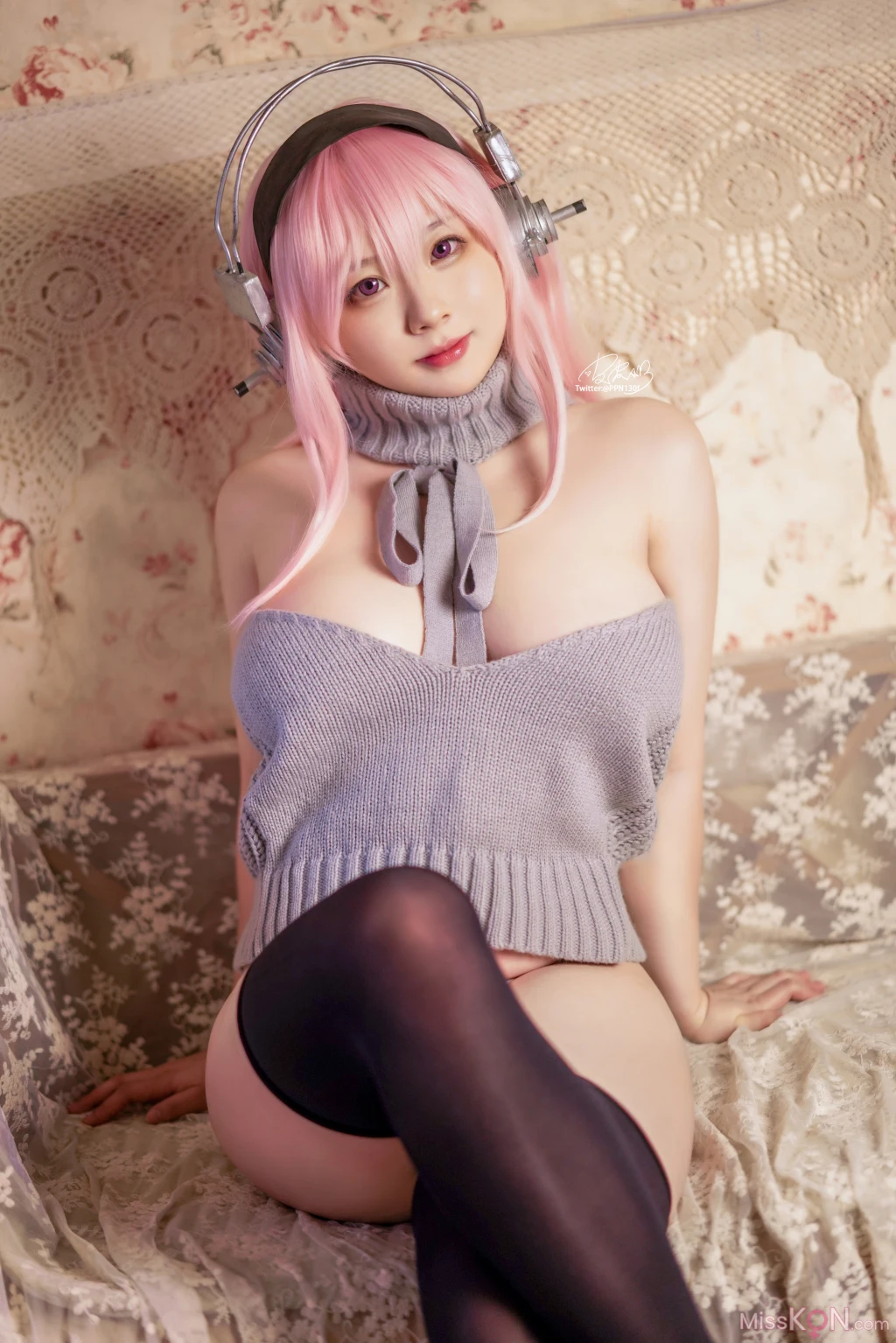 Coser@皮皮奶可可爱了啦: 超级索尼子 露背毛衣 (25 photos)