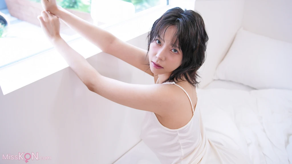 Haeppoyan (해뽀얀): Girlfriend On The Bed (150 photos)