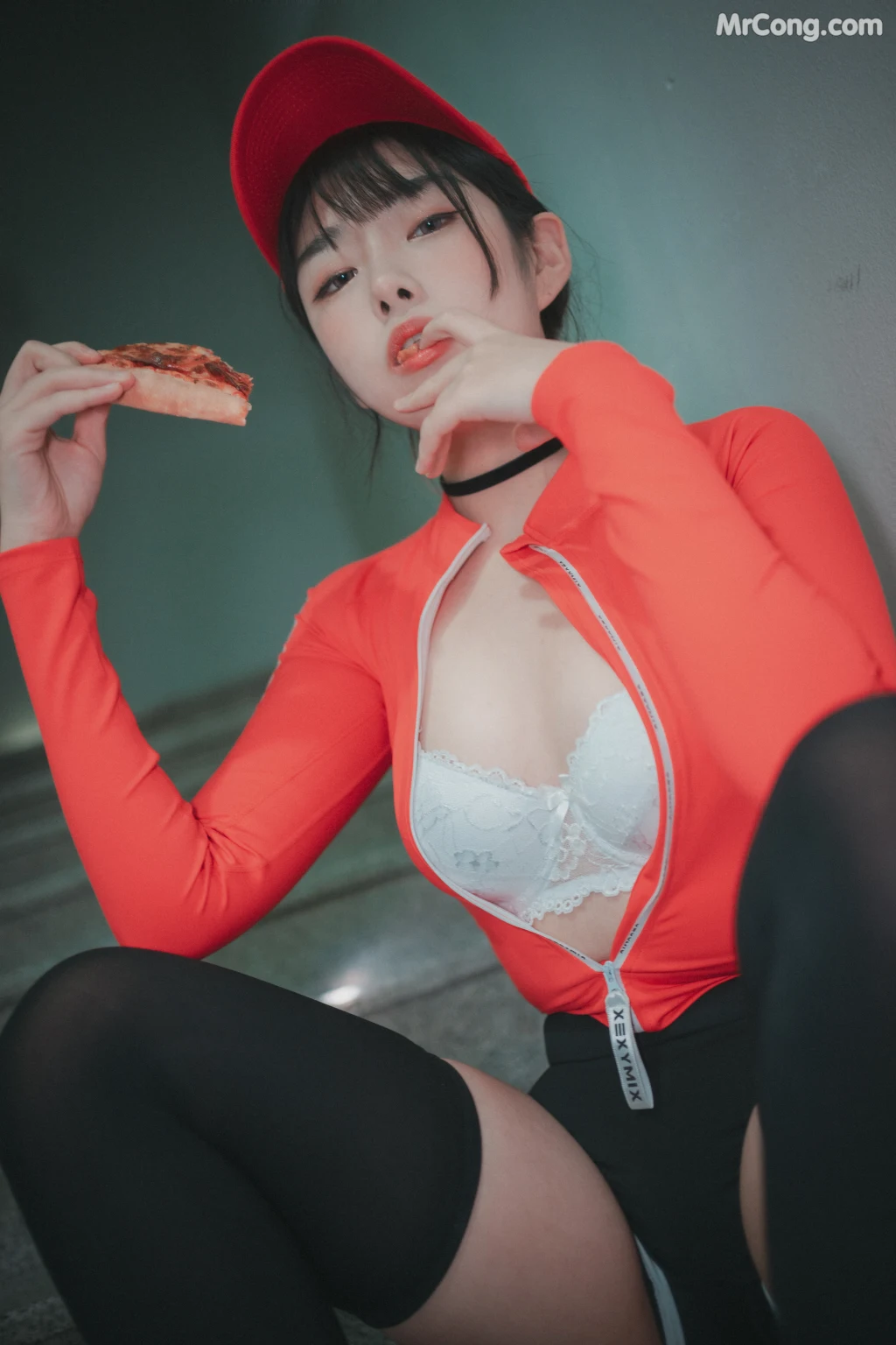 DJAWA Photo - Sonson (손손): "Pizza Girl" (71 photos) photo 1-4