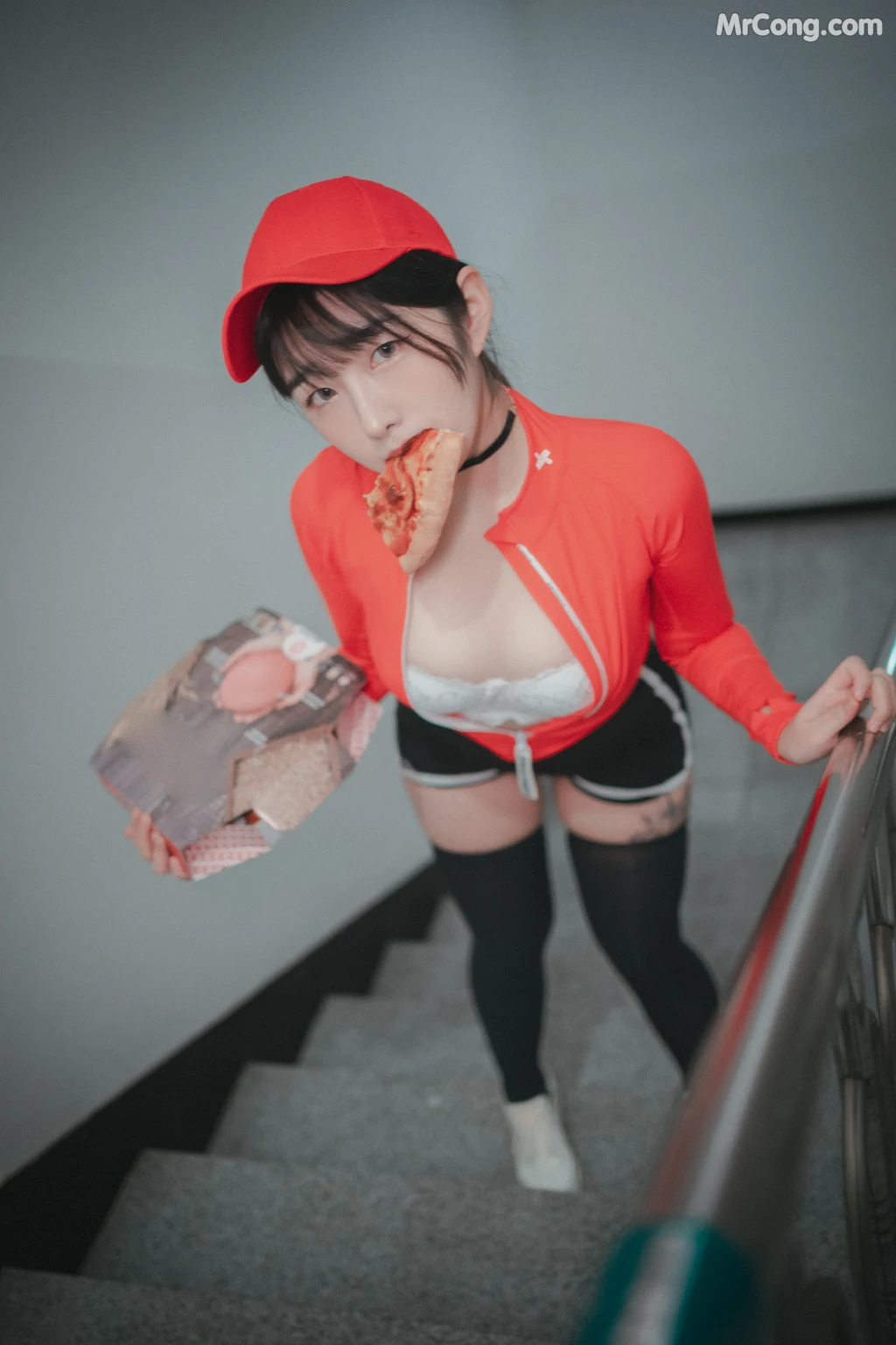 DJAWA Photo - Sonson (손손): "Pizza Girl" (71 photos) photo 1-15