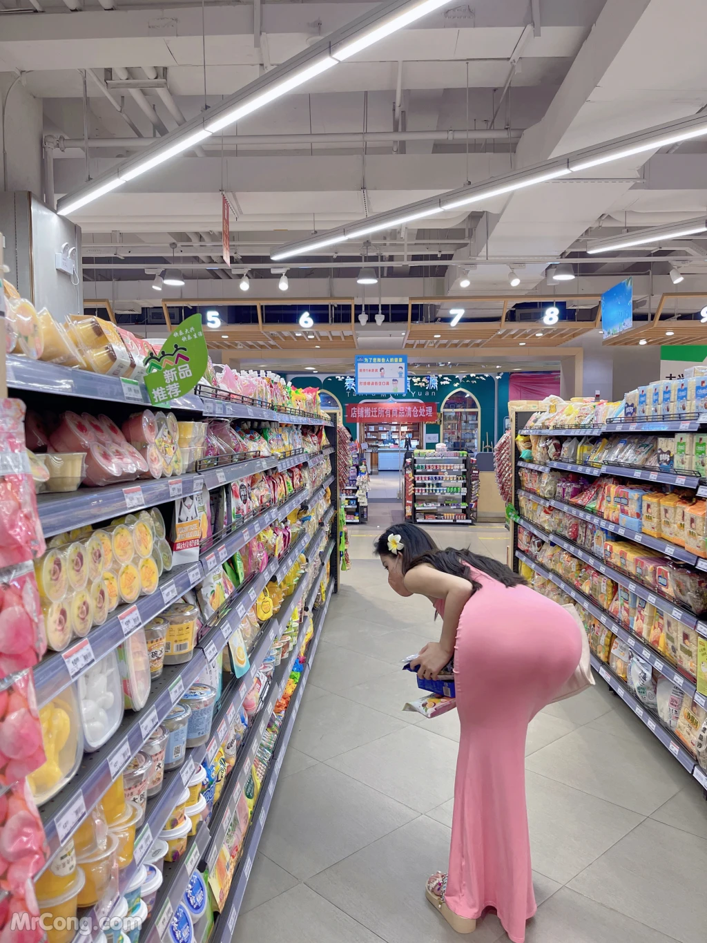Jiu Shi A Zhu A (就是阿朱啊): 逛超市 撸猫 (26 photos) photo 1-18