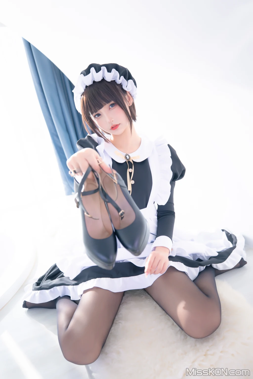 Coser@神楽坂真冬 Vol.086: 绝对企画-女仆主题《愛のラビリンス2》 (150 ảnh )