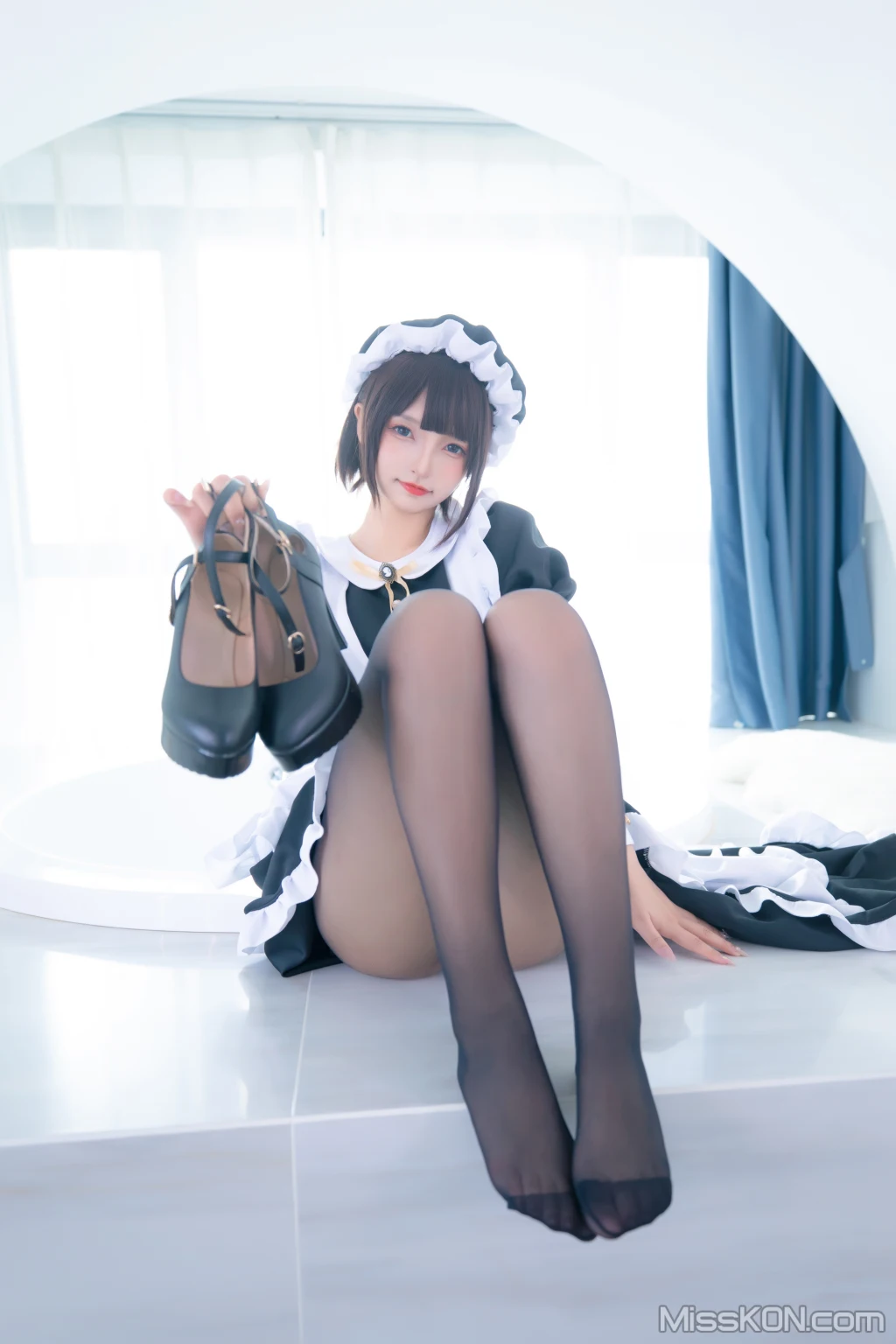 Coser@神楽坂真冬 Vol.086: 绝对企画-女仆主题《愛のラビリンス2》 (150 ảnh )