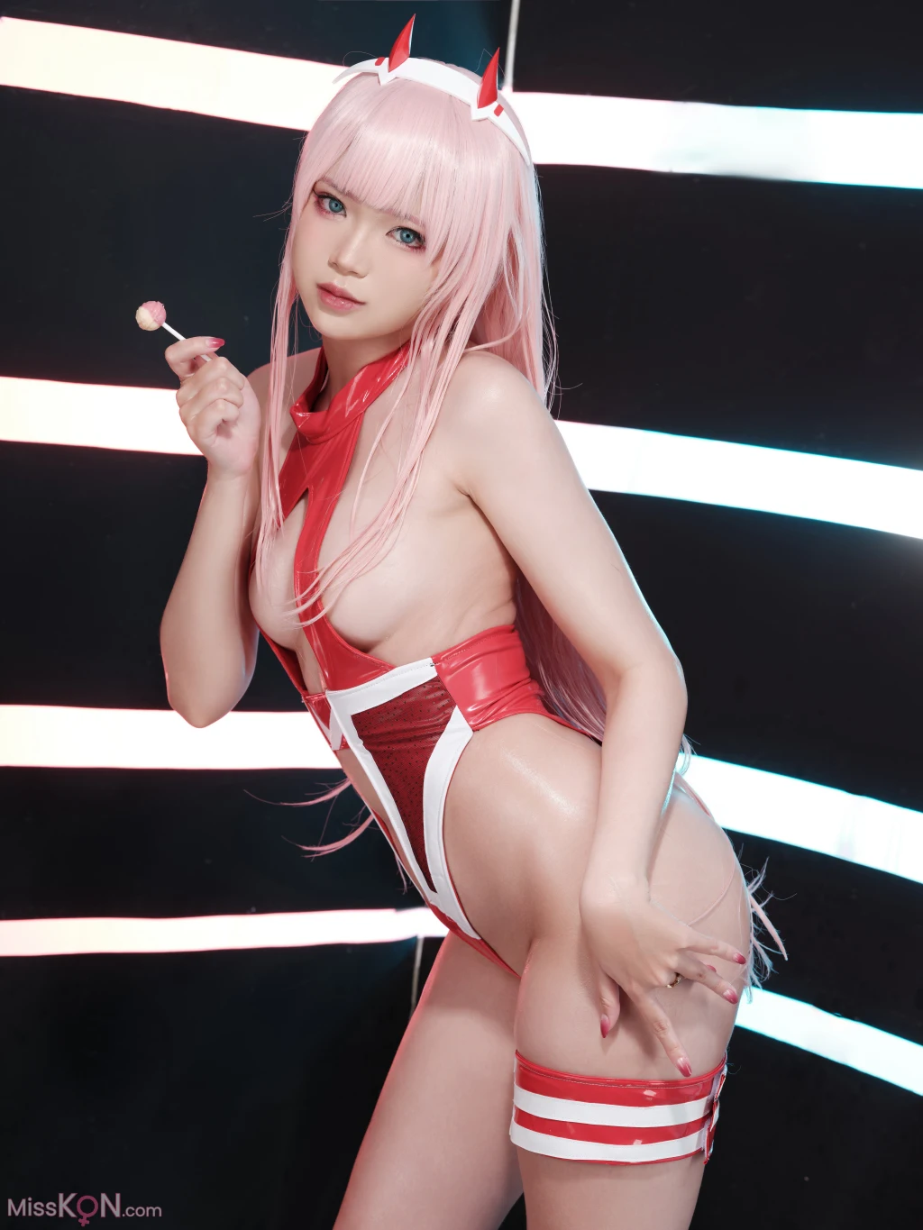 Coser@ZinieQ: Darling in the Franxxx Zero Two (31 photos )