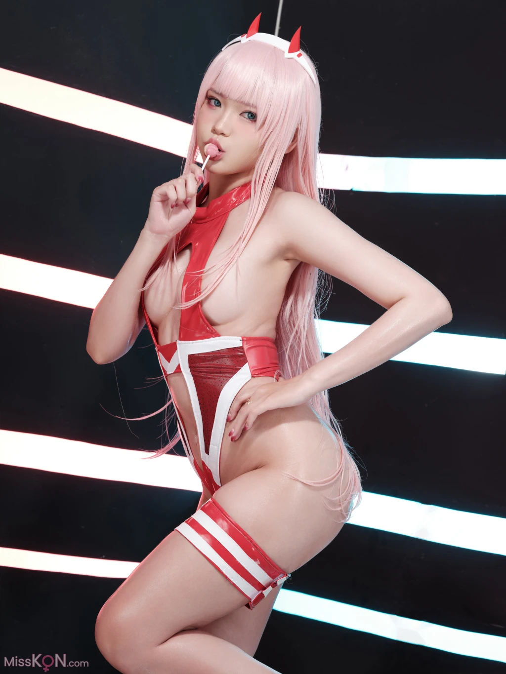 Coser@ZinieQ: Darling in the Franxxx Zero Two (31 photos )