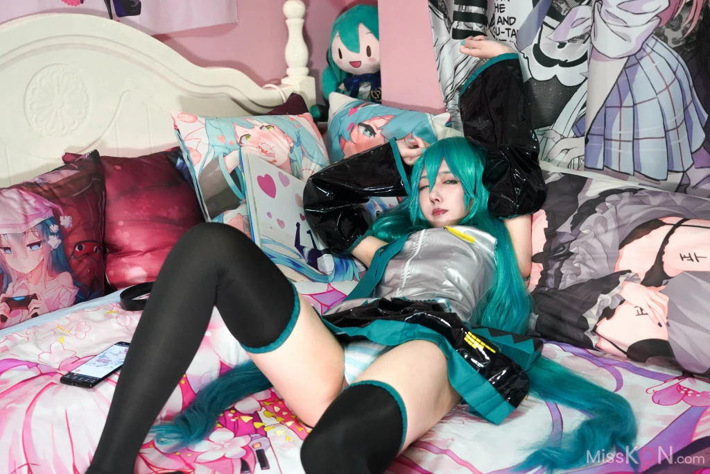 Coser@絞肉姬Walküre: Miku (50 photos)