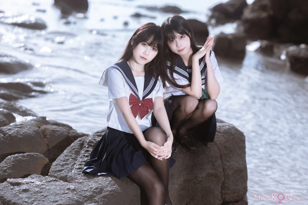 Coser@不呆猫 &amp; 三無人型: 水手服百合黑丝 (51 photos )