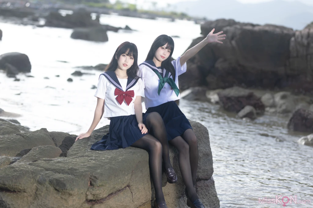 Coser@不呆猫 &amp; 三無人型: 水手服百合黑丝 (51 photos )