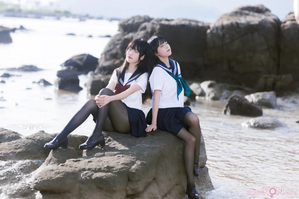 Coser@不呆猫 &amp; 三無人型: 水手服百合黑丝 (51 photos )