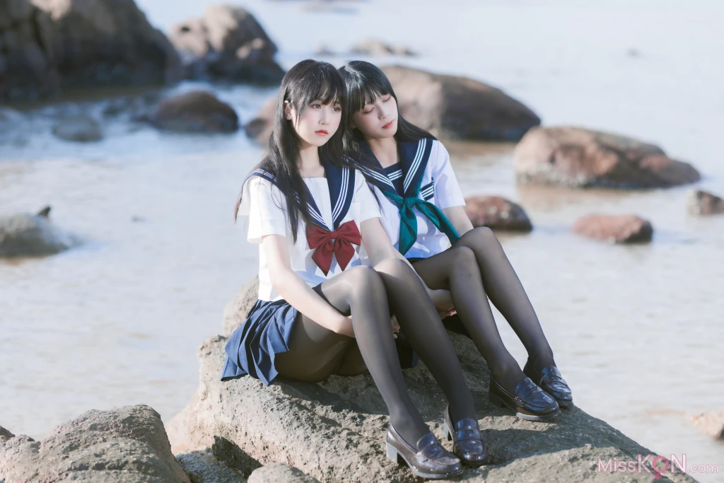 Coser@不呆猫 &amp; 三無人型: 水手服百合黑丝 (51 photos )