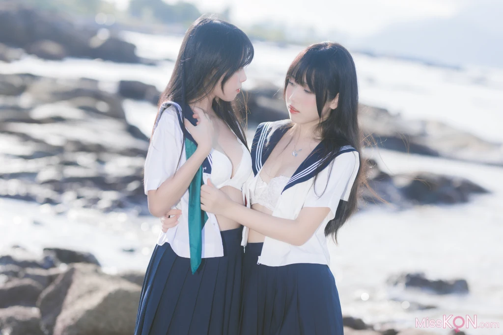 Coser@不呆猫 &amp; 三無人型: 水手服百合黑丝 (51 photos )