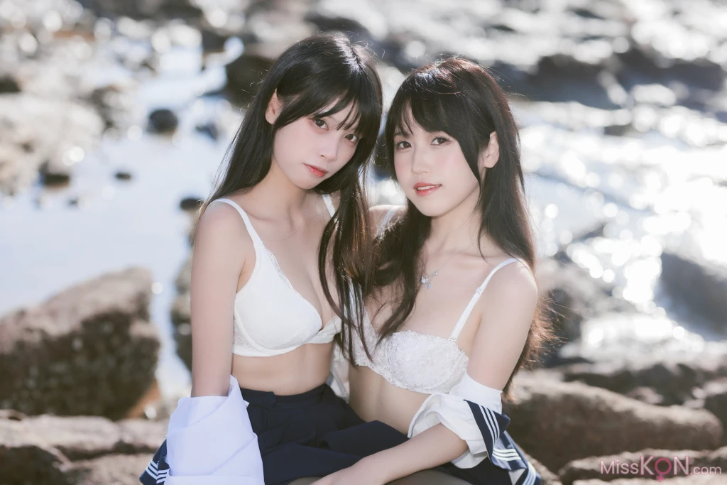 Coser@不呆猫 &amp; 三無人型: 水手服百合黑丝 (51 photos )