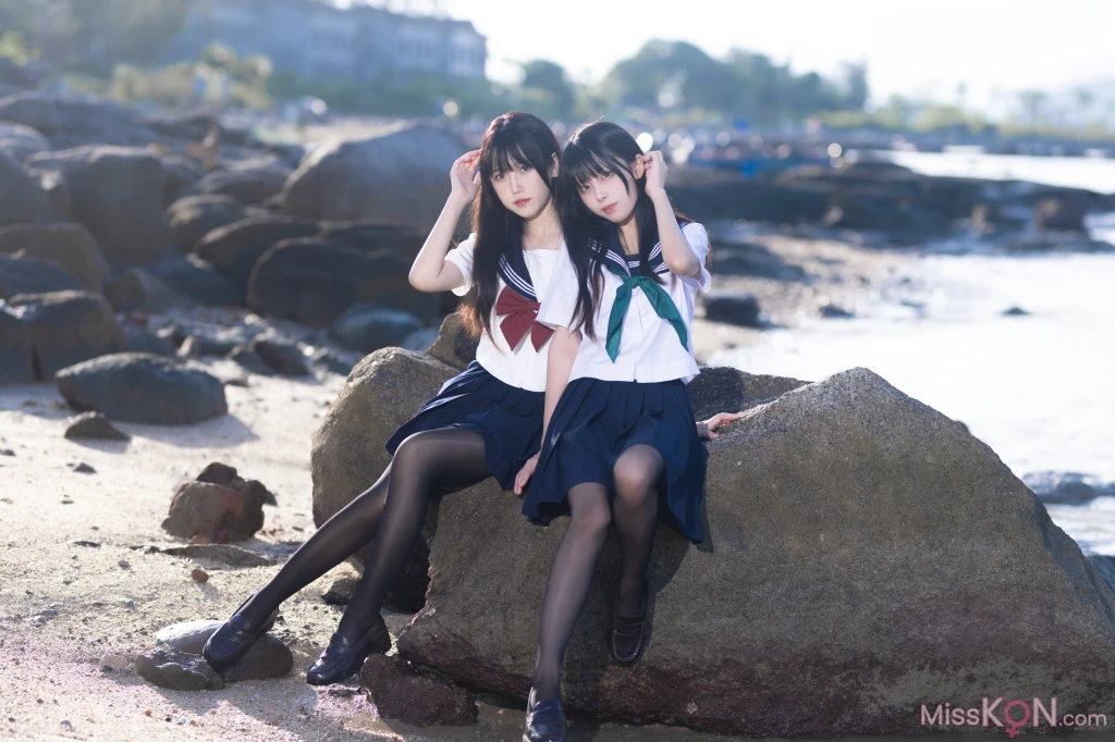 Coser@不呆猫 &amp; 三無人型: 水手服百合黑丝 (51 photos )