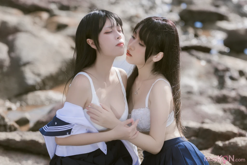 Coser@不呆猫 &amp; 三無人型: 水手服百合黑丝 (51 photos )