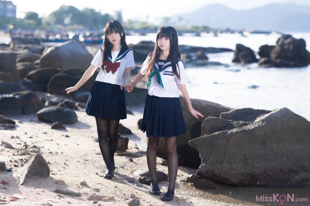 Coser@不呆猫 &amp; 三無人型: 水手服百合黑丝 (51 photos )