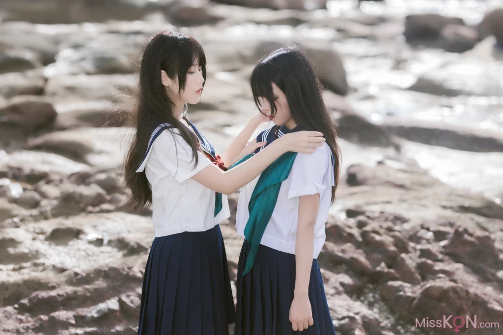 Coser@不呆猫 &amp; 三無人型: 水手服百合黑丝 (51 photos )