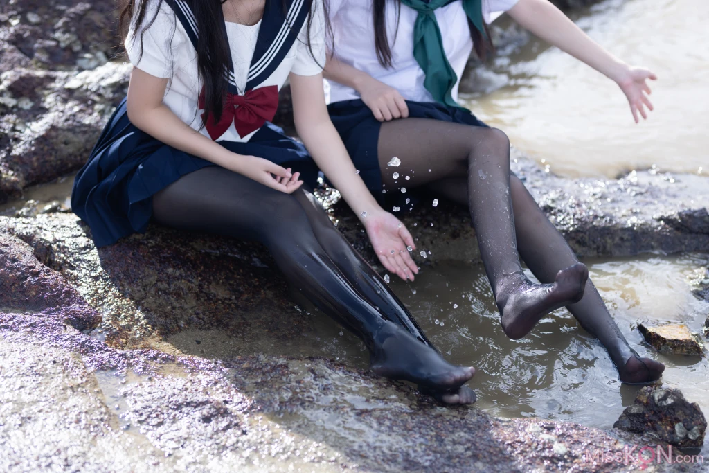 Coser@不呆猫 &amp; 三無人型: 水手服百合黑丝 (51 photos )