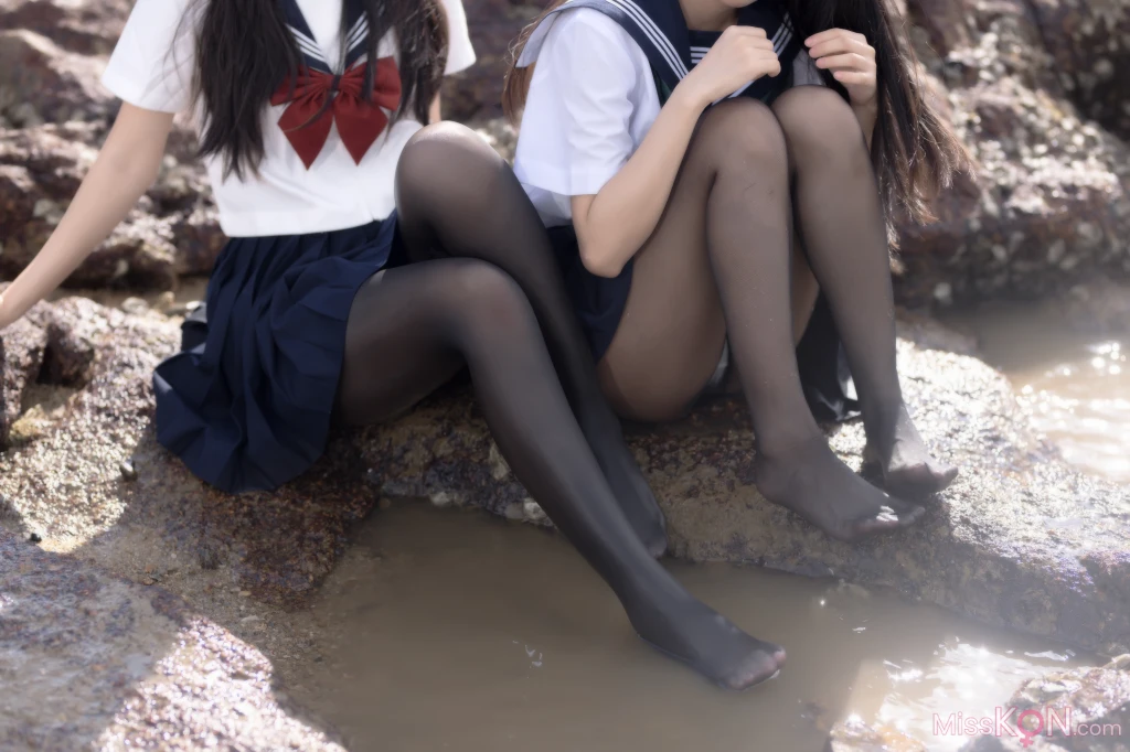 Coser@不呆猫 &amp; 三無人型: 水手服百合黑丝 (51 photos )