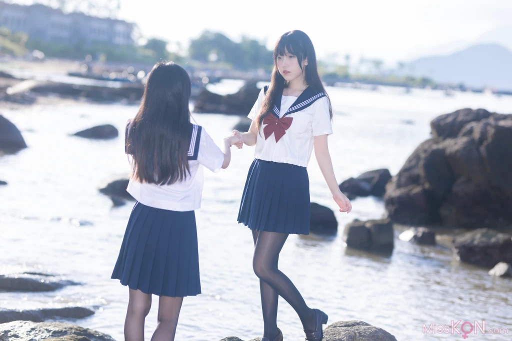 Coser@不呆猫 &amp; 三無人型: 水手服百合黑丝 (51 photos )