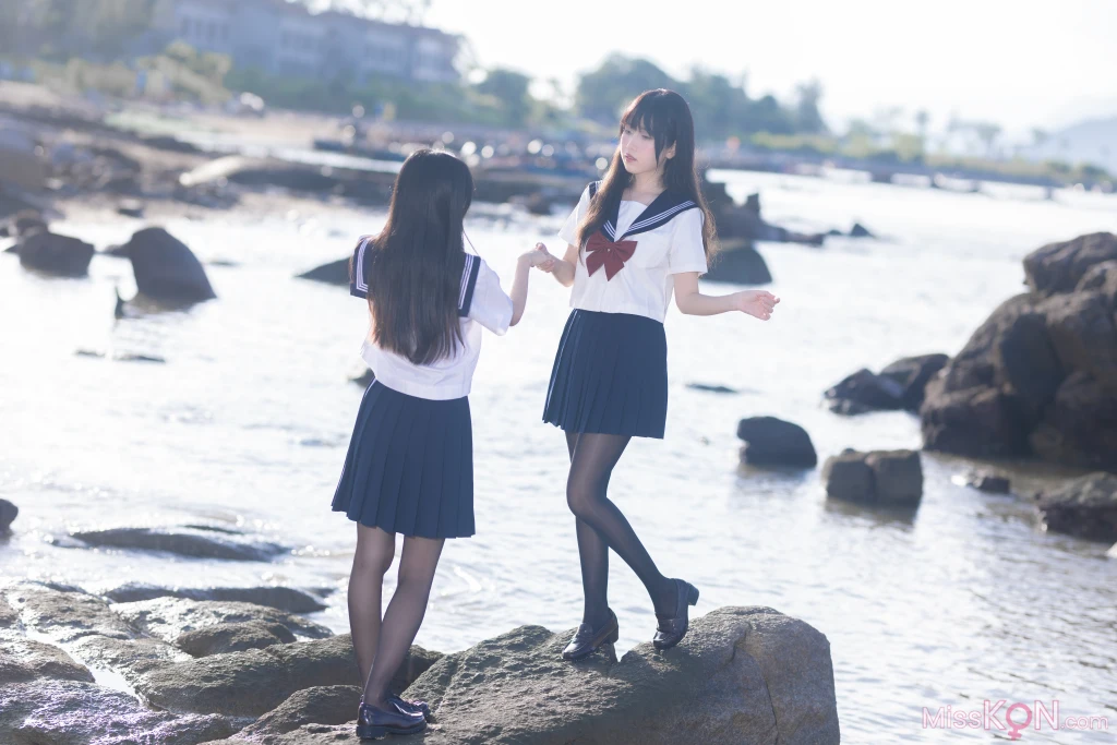 Coser@不呆猫 &amp; 三無人型: 水手服百合黑丝 (51 photos )