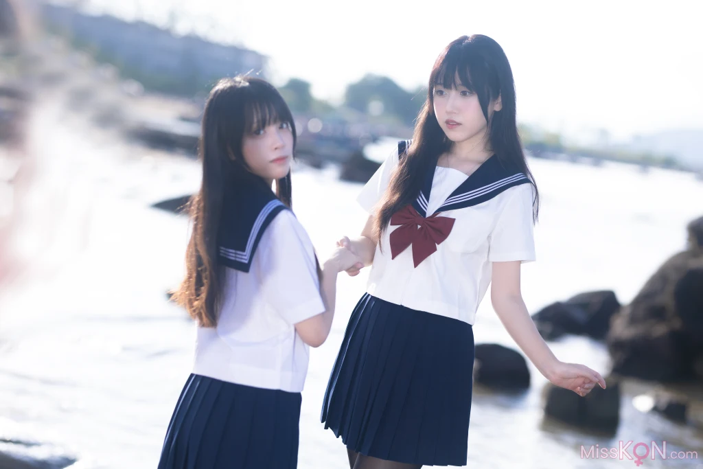 Coser@不呆猫 &amp; 三無人型: 水手服百合黑丝 (51 photos )